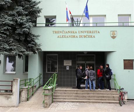 Trenčínská univerzita